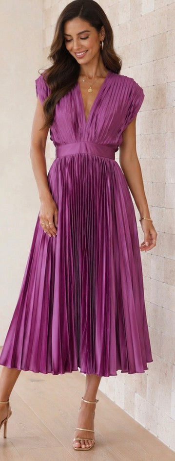 Emily | Timeless Pleated Midi Dress