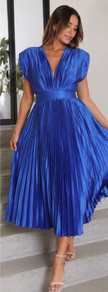 Emily | Timeless Pleated Midi Dress